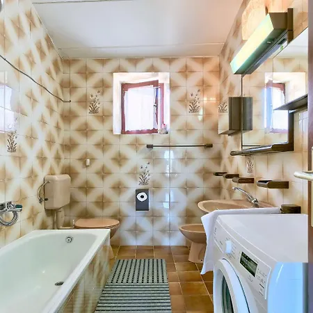 Bakic By Interhome קרניצה