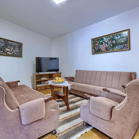 Nyaraló Bakic By Interhome