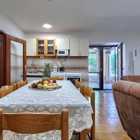 Bakic By Interhome Nyaraló