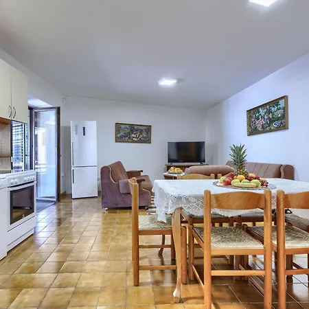 Bakic By Interhome Nyaraló Krnica